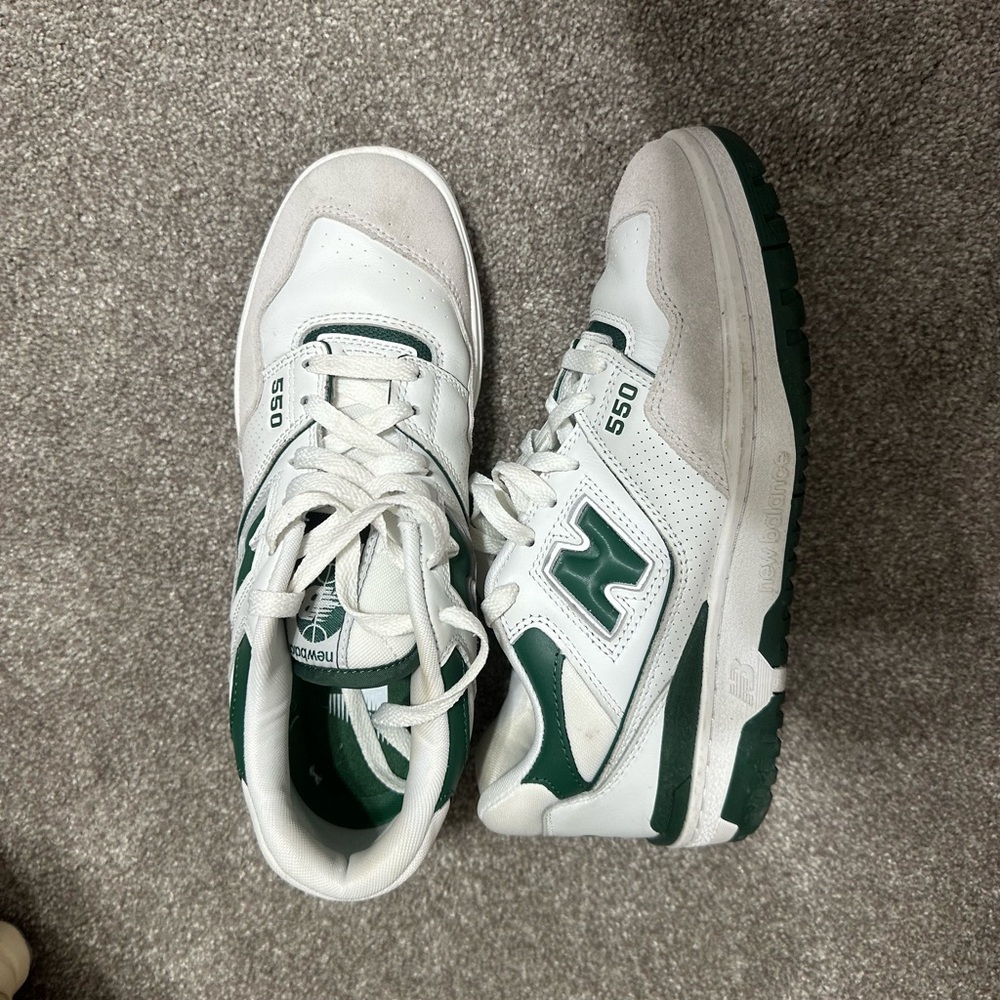 EUC New Balance 550 green w box